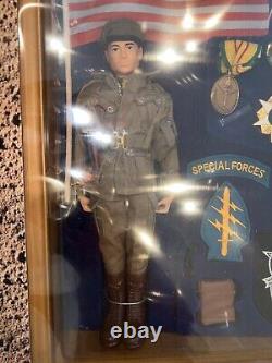 BIG BOX! Vintage GI Joe Green Beret Figure in WOODEN DISPLAY CABINET! Action Man