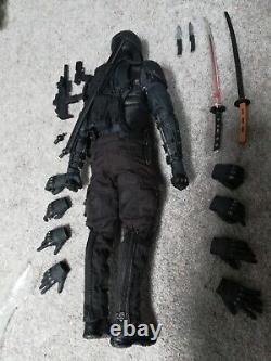 HOT TOYS MMS192 G. I. JOE RETALIATION SNAKE EYES 16 Figure