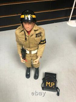 Vintage 12 GI Joe Soldier MP MILITARY POLICE Tan AIRBORNE with Fuzzy Hair Figure