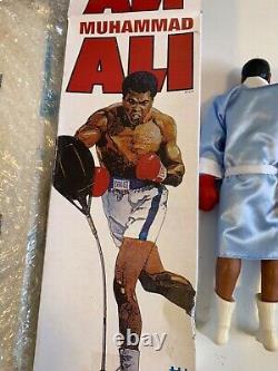 Vintage 1970 very rare muhammad ali figure, joe frazer and boxing ring